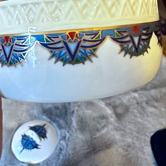 Treasures Of The Pharaohs Elizabeth Arden Trinket Dish Porcelain 4.5" w/ Lid - Picture 10 of 11